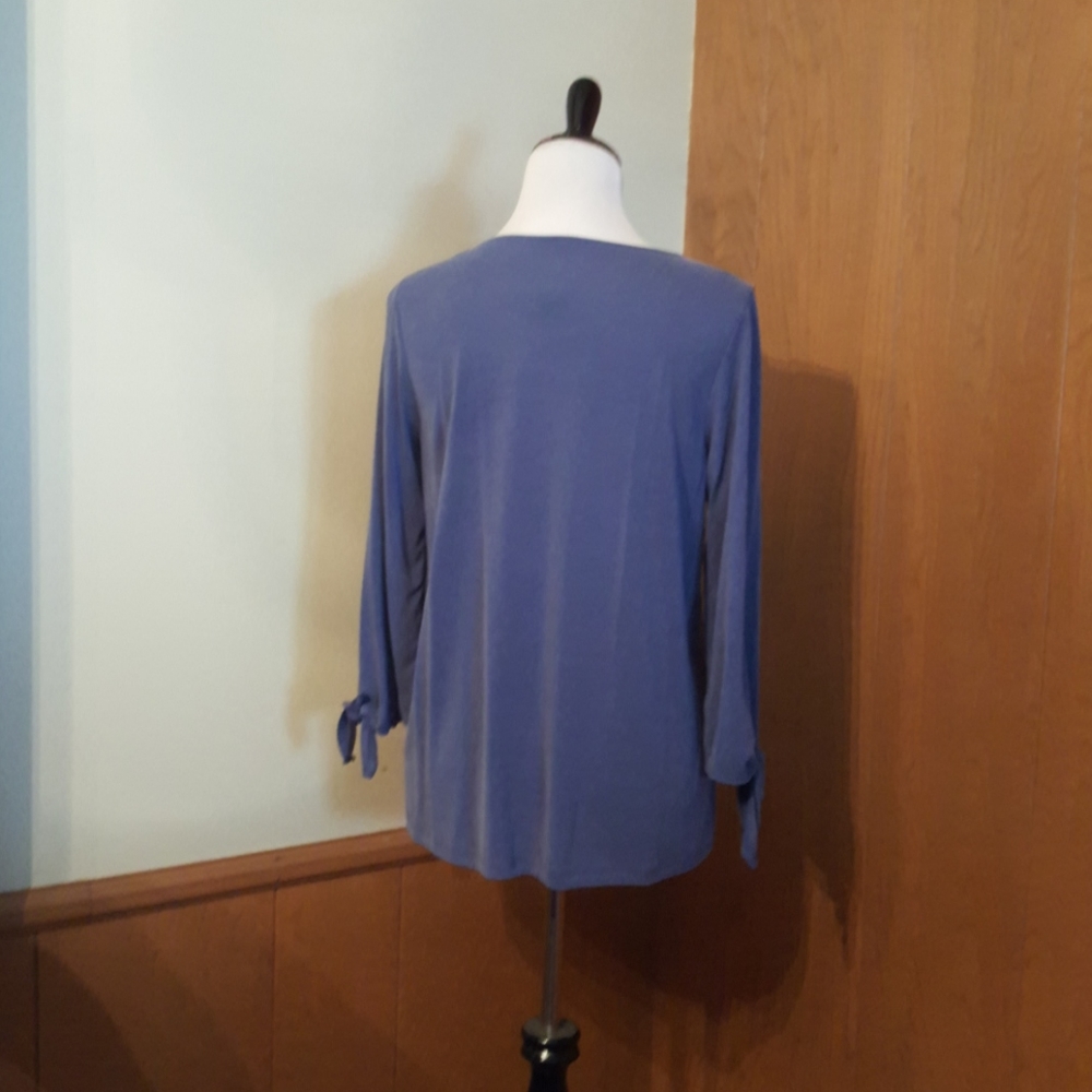 Top - Picture 2 of 2